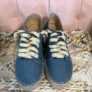 Catherine Malandrino NWOT Size 7.5 Blue Denim Laced Fashion Sneakers